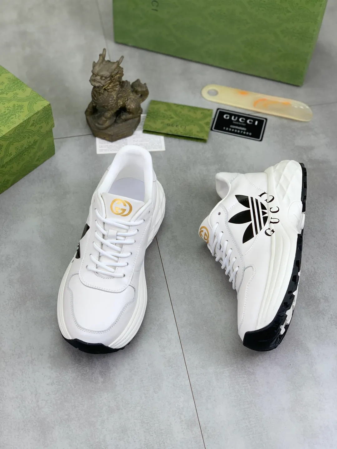 Men's shoes 💰P500💰[New style] 🆘 Dad's shoes [GUCCI] Gucci's new men's shoes are the first to be launched, and the materials and workmanship are superior to all versions on the market. The highest quality imported original top calfskin upper with trendy printed patterns ➕, the inner material is made of full-grain pigskin lining, privately molded soft TPU rubber comfortable outsole, and high foot comfort. Actual shooting, imported special materials highlight the unique charm of the brand 2️⃣colors available Size number; 38-44